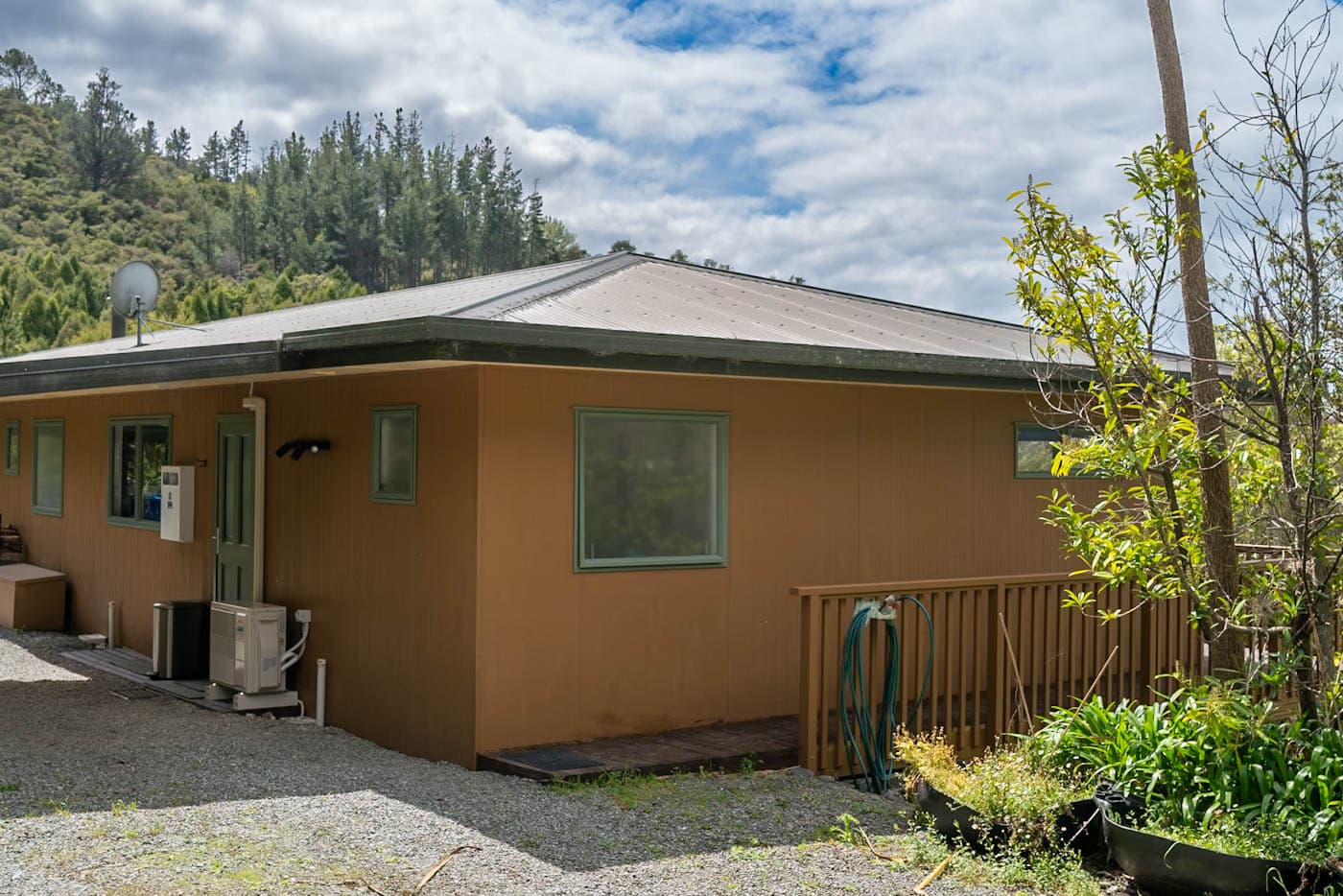 Ruru Retreat exterior view